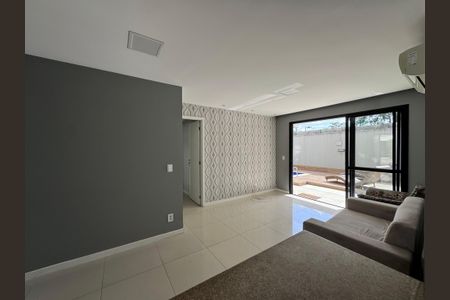 Casa de condomínio à venda com 149m², 3 quartos e 2 vagas Casa de condomínio à venda com 149m², 3 quartos e 2 vagasSala