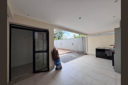 Casa de condomínio à venda com 149m², 3 quartos e 2 vagas Casa de condomínio à venda com 149m², 3 quartos e 2 vagasÁrea externa