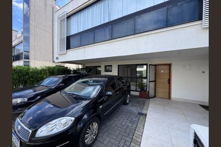 Casa de condomínio à venda com 149m², 3 quartos e 2 vagas Casa de condomínio à venda com 149m², 3 quartos e 2 vagasFachada