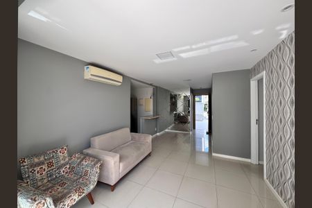 Casa de condomínio à venda com 149m², 3 quartos e 2 vagas Casa de condomínio à venda com 149m², 3 quartos e 2 vagasSala