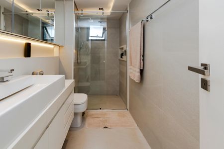 Apartamento à venda com 83m², 2 quartos e 2 vagasBanheiro da Suíte