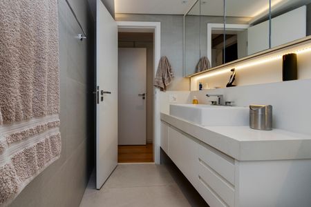 Apartamento à venda com 83m², 2 quartos e 2 vagasBanheiro da Suíte