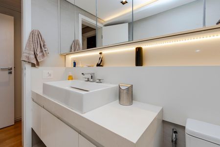 Apartamento à venda com 83m², 2 quartos e 2 vagasBanheiro da Suíte