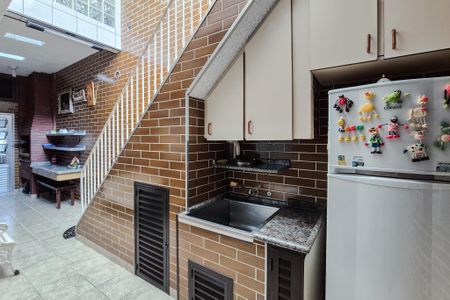 Casa à venda com 195m², 3 quartos e 1 vaga Casa à venda com 195m², 3 quartos e 1 vagaQuintal