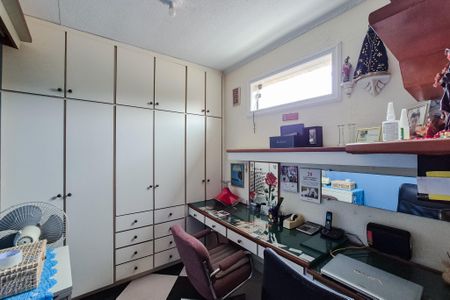 Casa à venda com 195m², 3 quartos e 1 vaga Casa à venda com 195m², 3 quartos e 1 vagaEscritório