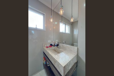 Casa à venda com 380m², 3 quartos e 2 vagasBanheiro