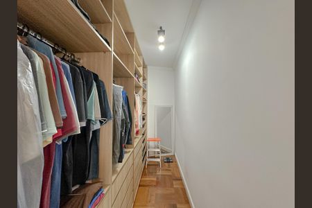 Casa à venda com 380m², 3 quartos e 2 vagasCloset Suíte 1