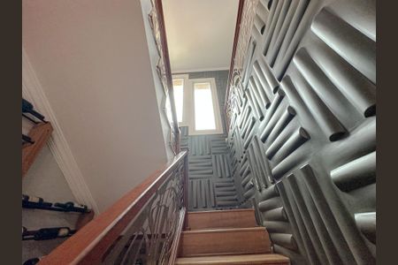 Casa à venda com 380m², 3 quartos e 2 vagasEscada