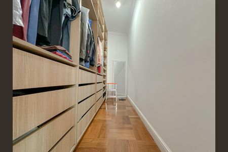Casa à venda com 380m², 3 quartos e 2 vagasCloset Suíte 1