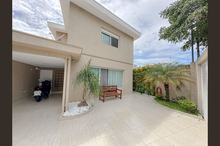 Casa à venda com 380m², 3 quartos e 2 vagasFachada