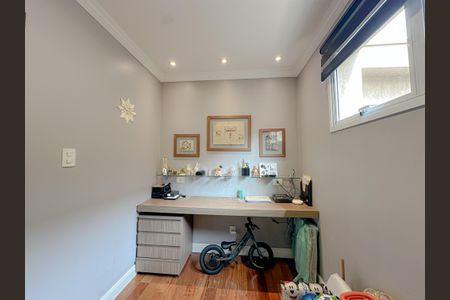 Casa à venda com 380m², 3 quartos e 2 vagasEscritório