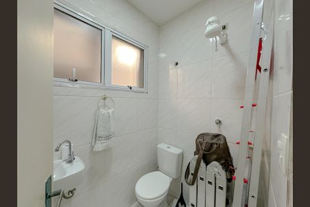 Casa à venda com 380m², 3 quartos e 2 vagasBanheiro de Serviço