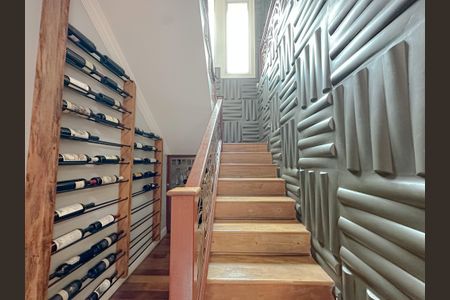 Casa à venda com 380m², 3 quartos e 2 vagasEscada