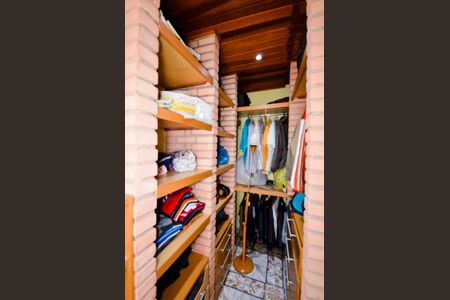 Casa à venda com 125m², 2 quartos e 3 vagasCloset da suíte