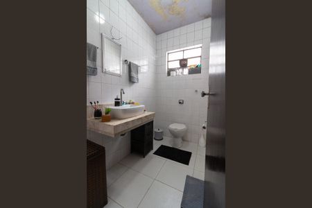 Casa à venda com 128m², 4 quartos e 2 vagasBanheiro da Suíte