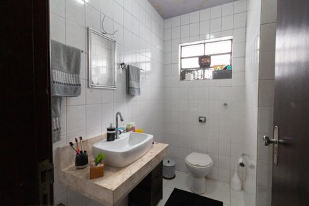 Casa à venda com 128m², 4 quartos e 2 vagasBanheiro da Suíte