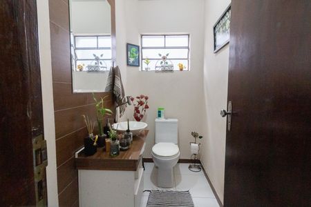 Casa à venda com 128m², 4 quartos e 2 vagasLavabo