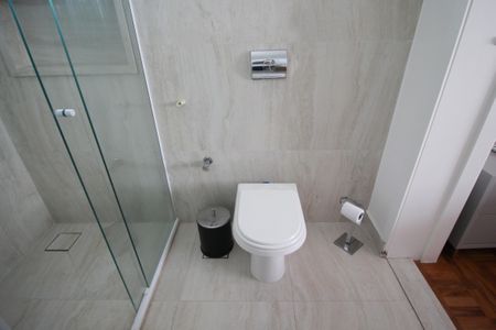 Apartamento à venda com 125m², 3 quartos e 1 vaga Apartamento à venda com 125m², 3 quartos e 1 vagaBanheiro de Suíte