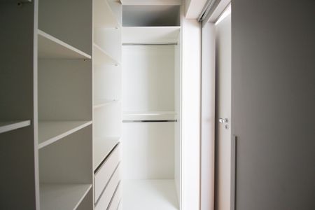 Apartamento à venda com 125m², 3 quartos e 1 vaga Apartamento à venda com 125m², 3 quartos e 1 vagaCloset da suíte