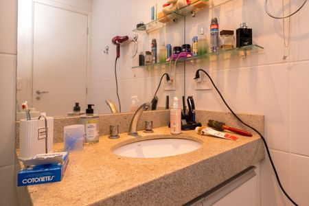 Apartamento à venda com 96m², 2 quartos e 2 vagas Apartamento à venda com 96m², 2 quartos e 2 vagasBanheiro Suíte 2