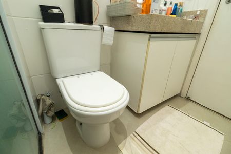 Apartamento à venda com 96m², 2 quartos e 2 vagas Apartamento à venda com 96m², 2 quartos e 2 vagasBanheiro Suíte 1