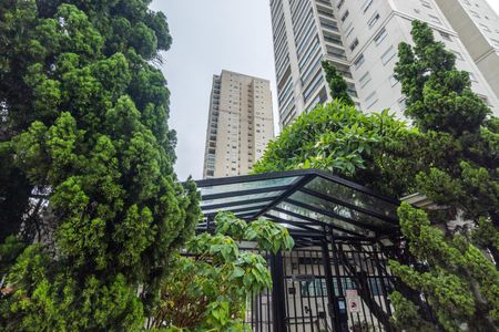 Apartamento à venda com 96m², 2 quartos e 2 vagas Apartamento à venda com 96m², 2 quartos e 2 vagasFachada e portaria