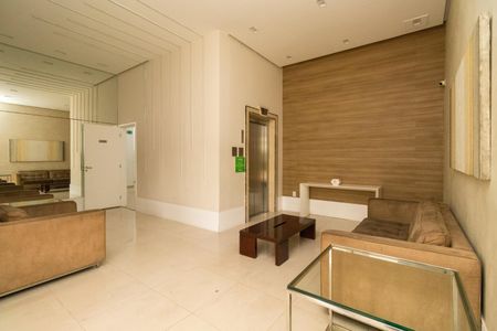 Apartamento à venda com 96m², 2 quartos e 2 vagas Apartamento à venda com 96m², 2 quartos e 2 vagasHall social