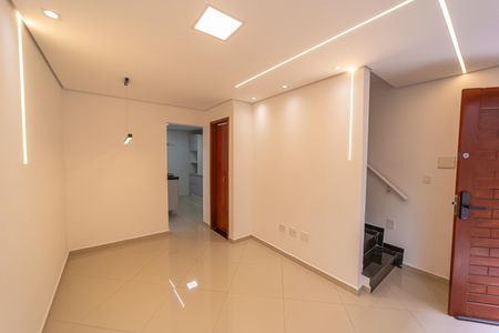 Casa de condomínio à venda com 50m², 2 quartos e 1 vaga Casa de condomínio à venda com 50m², 2 quartos e 1 vagaSala