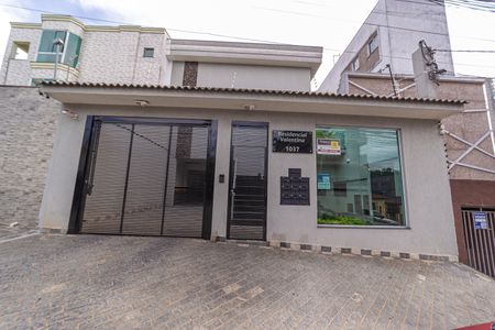 Casa de condomínio à venda com 50m², 2 quartos e 1 vaga Casa de condomínio à venda com 50m², 2 quartos e 1 vagaFachada