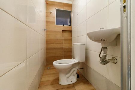 Banheiro de apartamento para alugar com 1 quarto, 49m² em Parque Edu Chaves, São Paulo