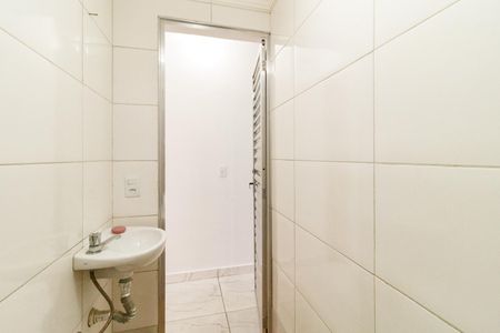 Banheiro de apartamento para alugar com 1 quarto, 49m² em Parque Edu Chaves, São Paulo