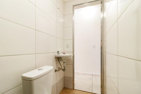 Banheiro de apartamento para alugar com 1 quarto, 49m² em Parque Edu Chaves, São Paulo