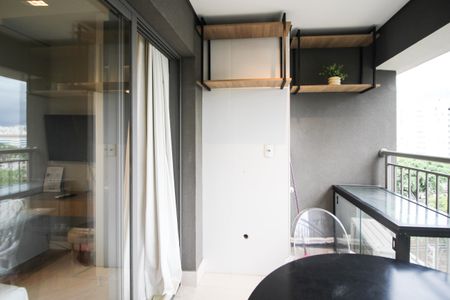 Varanda de kitnet/studio à venda com 1 quarto, 27m² em Ibirapuera, São Paulo