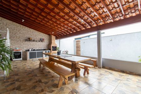 Casa à venda com 94m², 2 quartos e 2 vagasÁrea externa