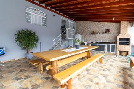 Casa à venda com 94m², 2 quartos e 2 vagasÁrea externa