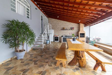 Casa à venda com 94m², 2 quartos e 2 vagasÁrea externa