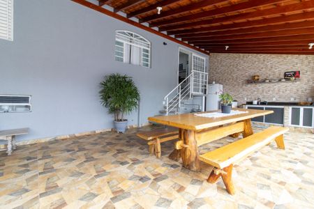 Casa à venda com 94m², 2 quartos e 2 vagasÁrea externa