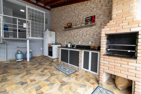 Casa à venda com 94m², 2 quartos e 2 vagasÁrea externa