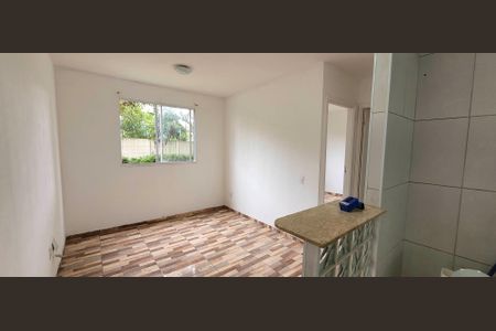Sala de apartamento para alugar com 2 quartos, 36m² em Jardim das Oliveiras, Itaquaquecetuba