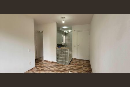 Sala de apartamento para alugar com 2 quartos, 36m² em Jardim das Oliveiras, Itaquaquecetuba