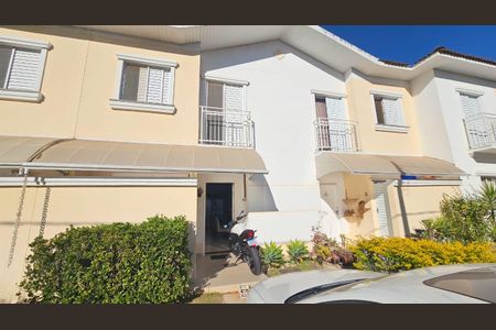 Casa de condomínio à venda com 82m², 3 quartos e 2 vagas Casa de condomínio à venda com 82m², 3 quartos e 2 vagasFachada