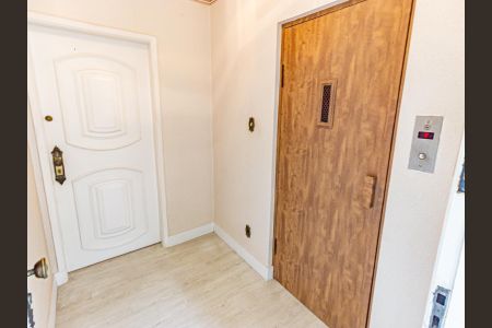 Apartamento à venda com 180m², 3 quartos e 1 vagaHall privativo