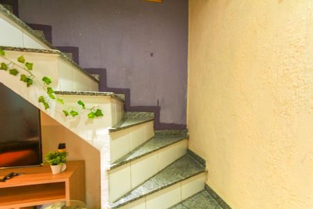 Casa à venda com 100m², 2 quartos e 1 vagaEscada