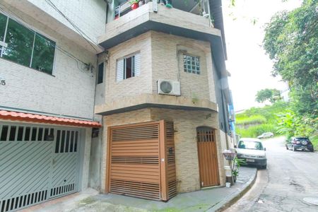 Casa à venda com 100m², 2 quartos e 1 vagaFachada