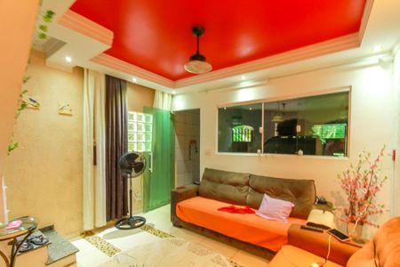 Casa à venda com 100m², 2 quartos e 1 vagaSala