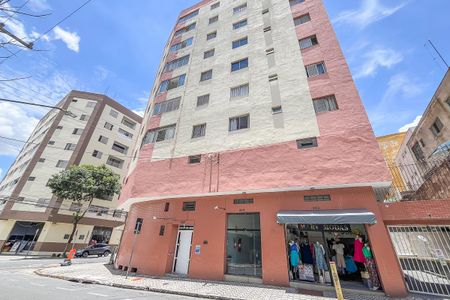 Apartamento para alugar com 74m², 2 quartos e 1 vagaFachada + plaquinha