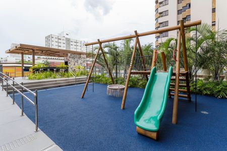 Apartamento à venda com 75m², 2 quartos e 2 vagasÁrea comum - Playground