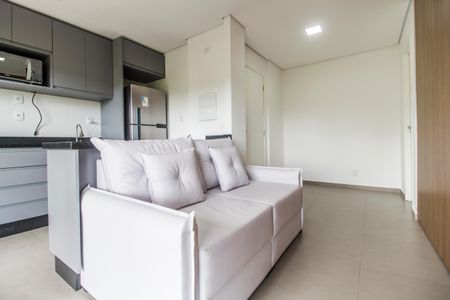 Sala  de apartamento para alugar com 1 quarto, 48m² em Empresarial 18 do Forte, Barueri