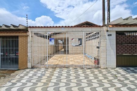 Casa para alugar com 132m², 2 quartos e 3 vagas Casa para alugar com 132m², 2 quartos e 3 vagasFachada