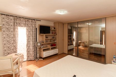 Casa à venda com 400m², 6 quartos e 4 vagasSuíte 2